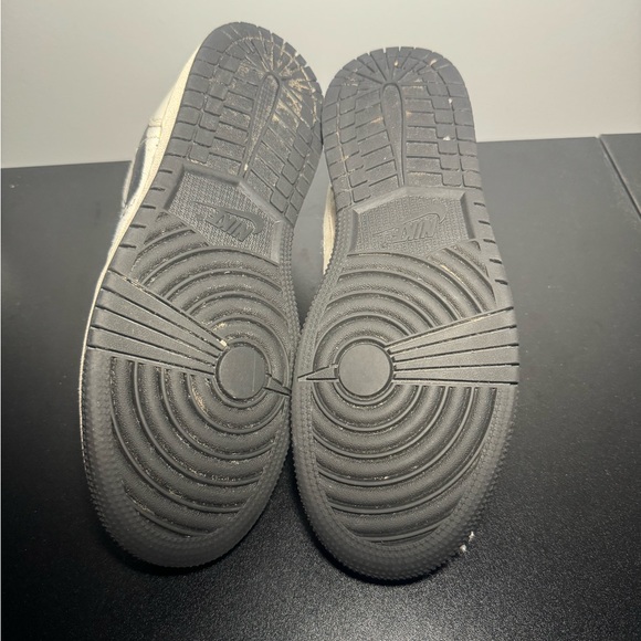 Size 6 - Jordan 1 Low Brushstroke Swoosh - Paint Splatter - Picture 4 of 7